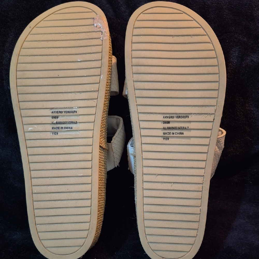 Anne Klein White Sandals Elegant Design - Picture 4 of 6